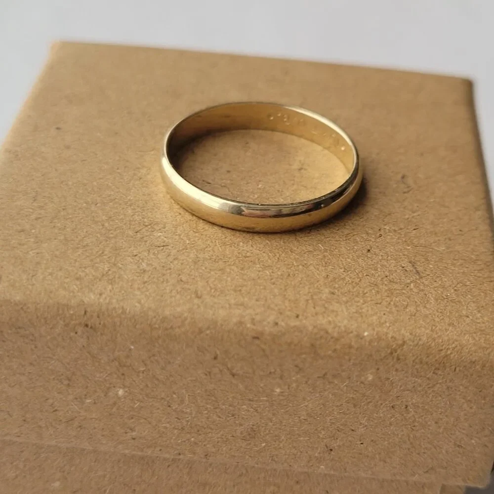 Yellow Gold Tradtional Wedding Band 10k Size 8 1/2 Smooth Ring - Picture 12 of 15